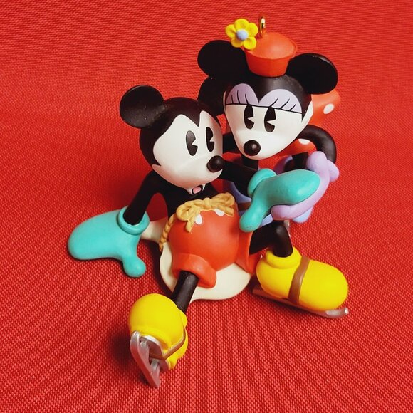 Hallmark Disney Mickey and Minnie Mouse Ice Skating Ornament 1997 - Picture 9 of 12